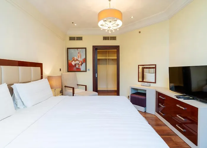 Royal Club By Rvhr, Grandeur Residence Crescent Palm Jumeirah